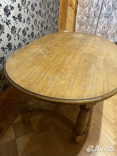 Стол и стулья