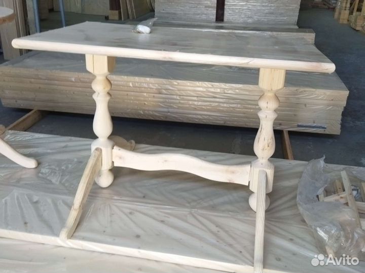 Кровати и столы из массива сосны