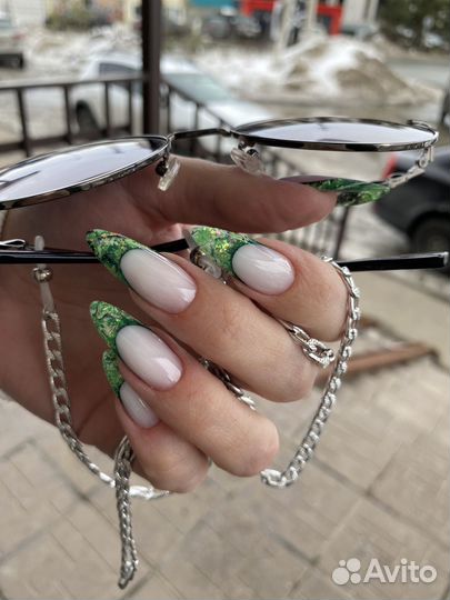 Маникюр, педикюр, наращивание ногтей