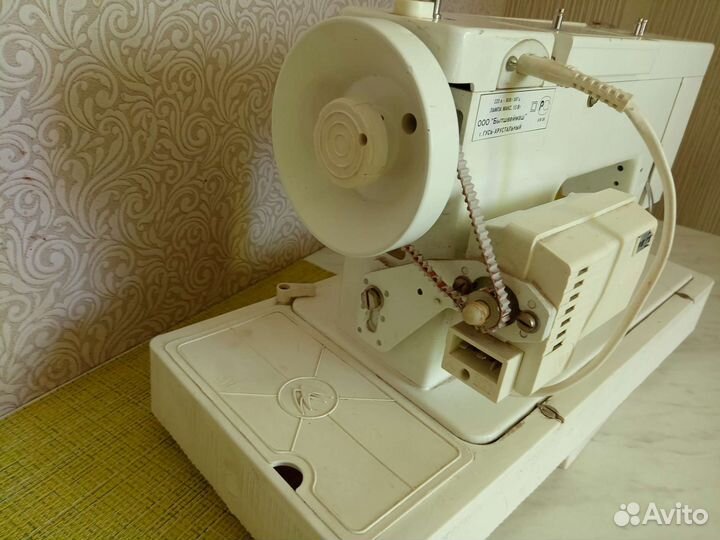 Швейная машинка чайка 144а