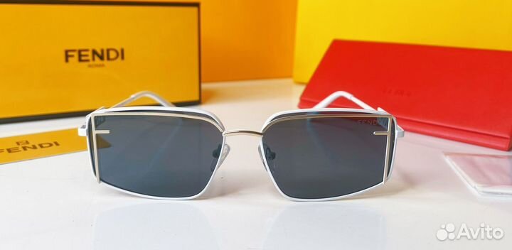 Солнцезащитные очки Fendi 2 цвета