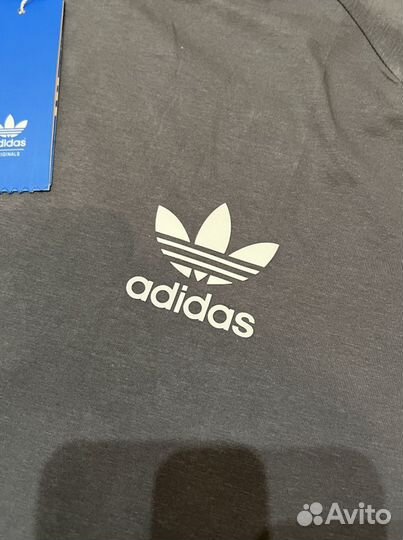 Серая футболка adidas