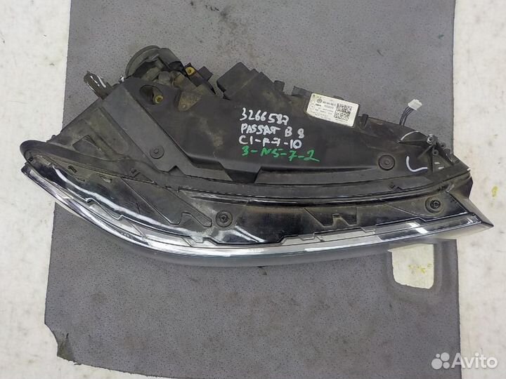 Фара правая Volkswagen Passat