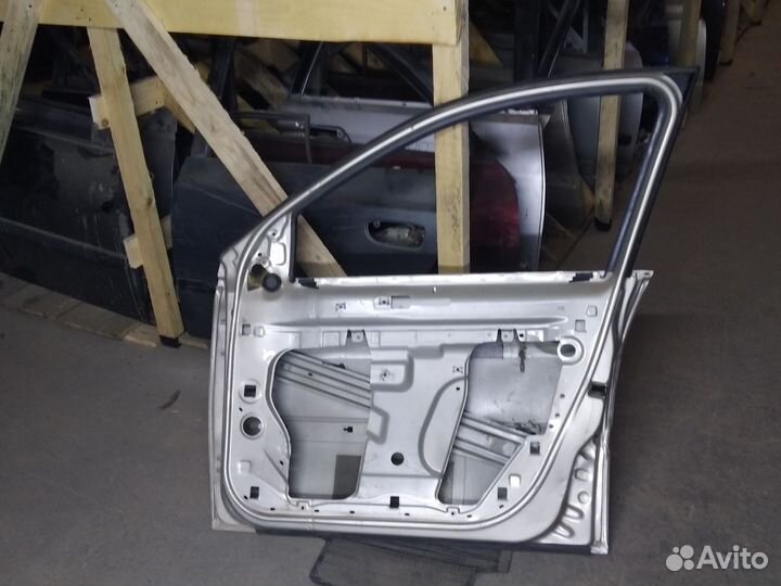 Дверь передняя правая Renault Megane II