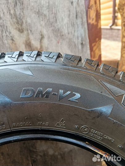 Bridgestone Blizzak DM-V2 225/70 R16