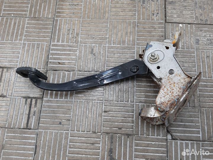 Педаль сцепления Hyundai i30 2009г