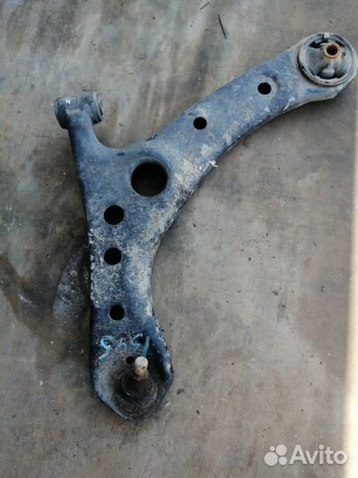 Рычаг передний левый Toyota Noah AZR60 1AZ