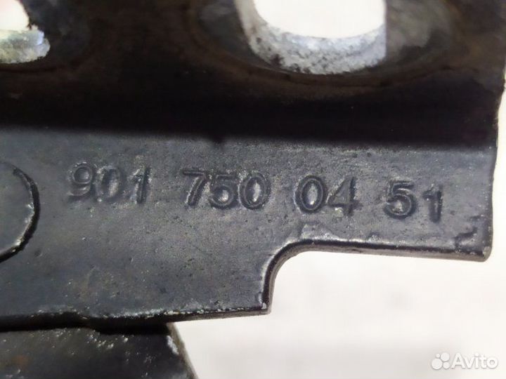 Петля капота правая Mercedes Sprinter W903 2.1D