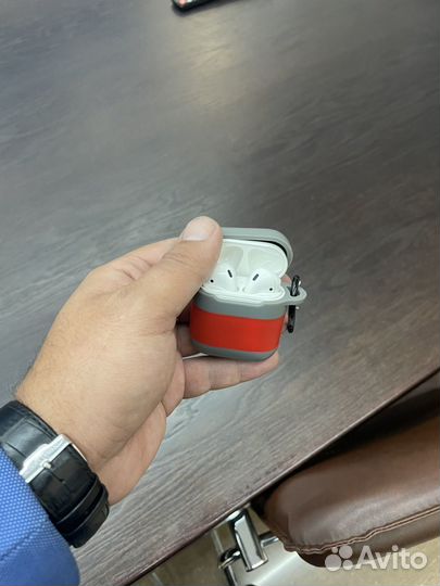 Airpods первого поколения