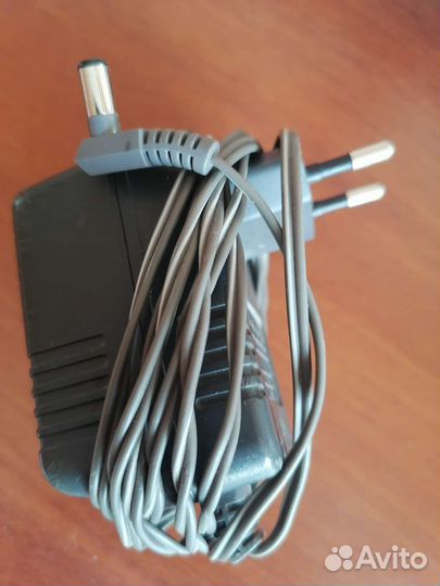 Адаптер питания для радиотелефона