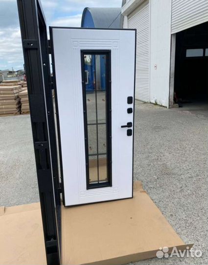 Дверь входная со стеклом