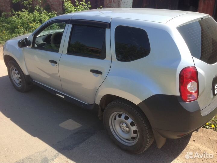 Дефлектор двери Renault Duster 2011