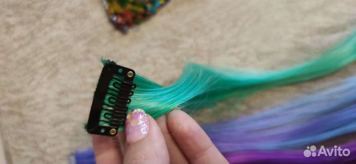 Пряди на заколках