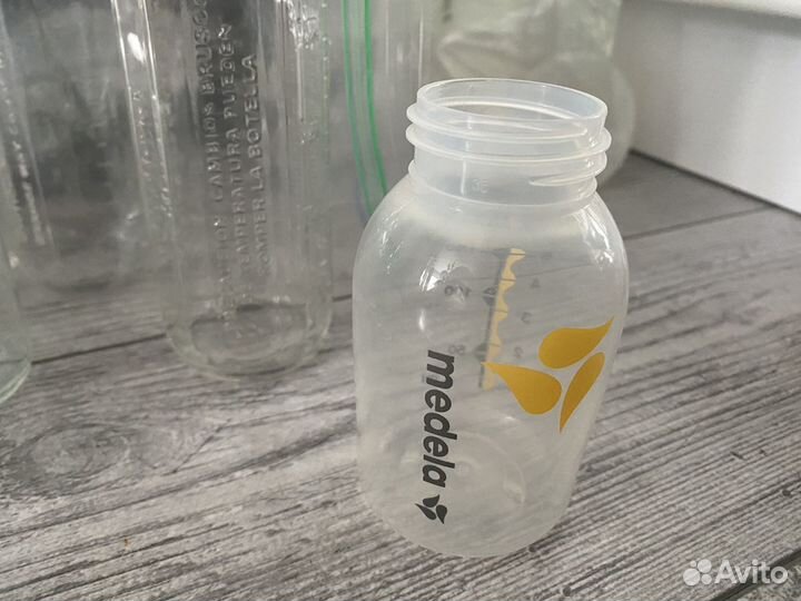Бутылочки для кормления новые medela
