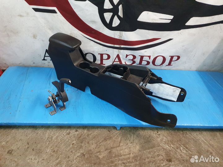 Центральная консоль с подлокотником Creta