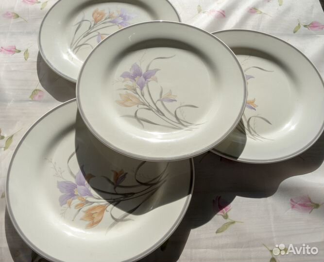 Большая тарелка фарфор, 4 штуки