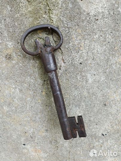 1).Старинный амбарный ключ в коллекцию