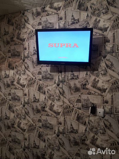 Телевизор с кронштейном