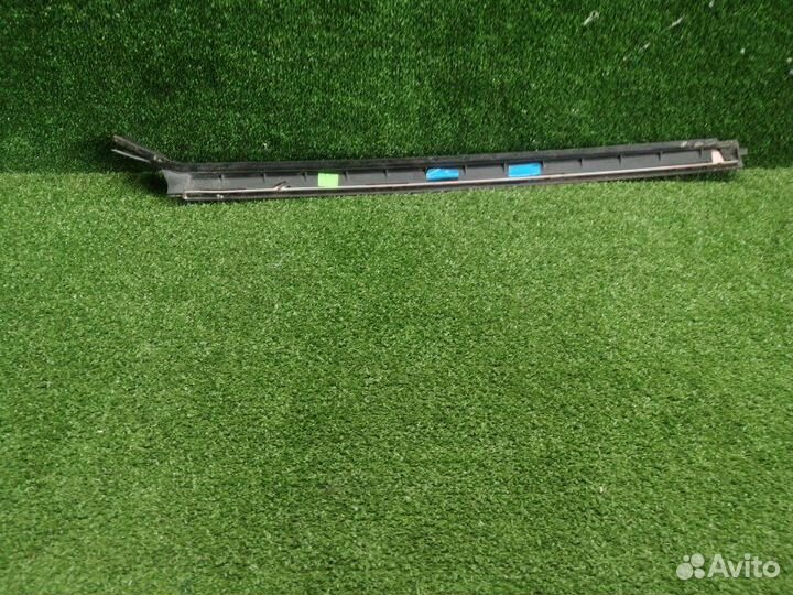 Молдинг лобового стекла правый Mercedes Glk