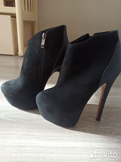 Ботильоны с мехом 36 размер