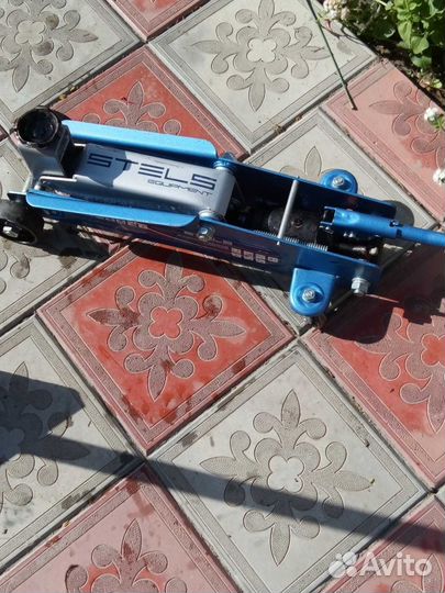 Домкрат подкатной 3 т высокий подъем