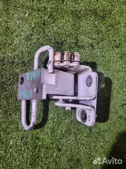 Петля двери передняя левая Audi Tt 8J BWA (2.0T)