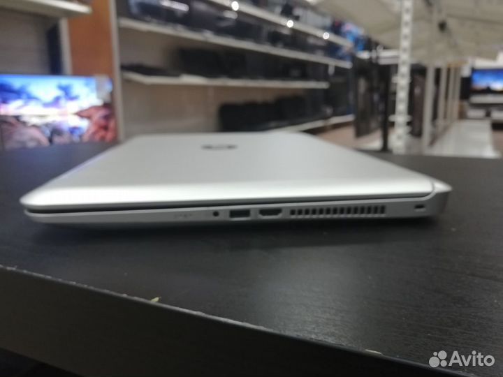 17.3 Сенсорный IPS FH I7 7500 2000GB 4 GB Видюхю