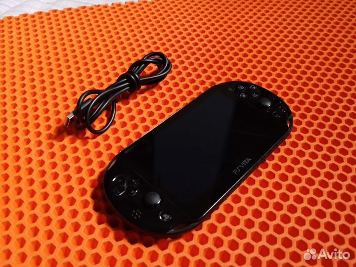 Sony PS Vita Slim Прошитая + Карта Памяти 8GB