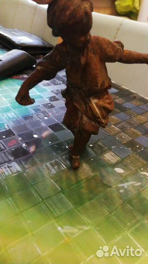 Бронзовая статуэтка девушка