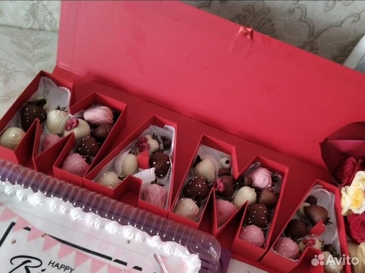 Коробка подарочная для клубники в шоколаде