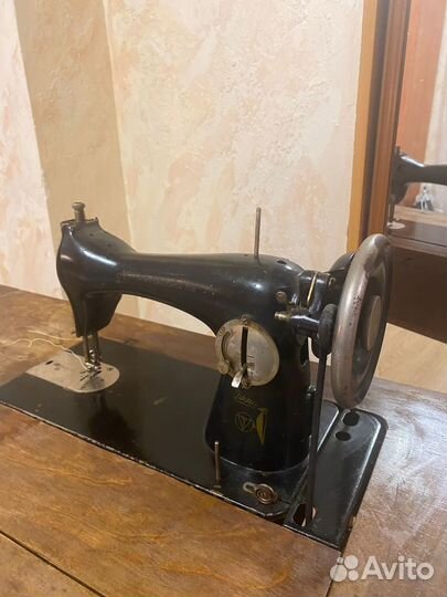 Швейная машинка зингер ножная
