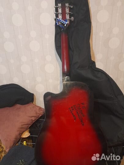 Акустическая гитара