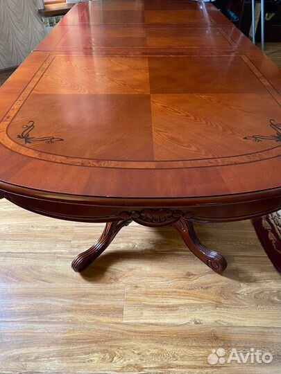 Стол и стулья