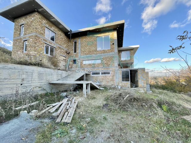 Дом 410 м² на участке 19 сот.