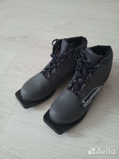 Лыжные ботинки