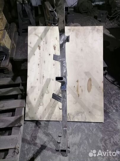 Вешалка настенная металлическая