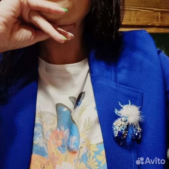 Брошь ручной работы из бисера