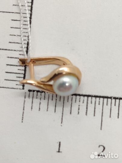 Золотые серьги с камнем