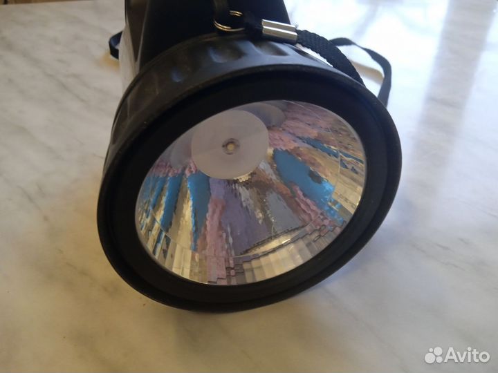 Фонарь-прожектор аккумуляторный