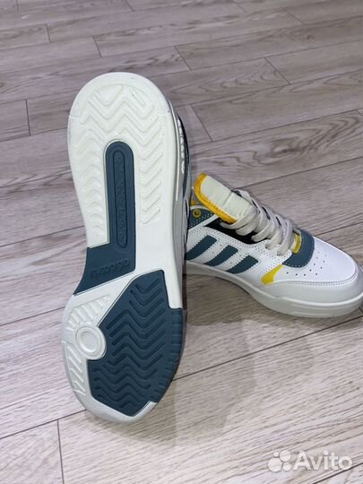 Кроссовки adidas