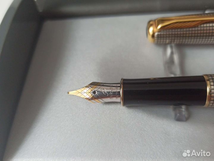 Перьевая серебряная ручка Parker Sonnet F534