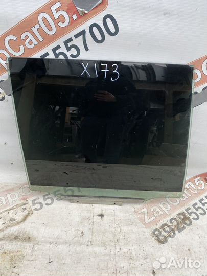 Стекло двери заднее левое Toyota lс200