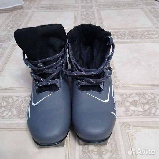 Лыжные ботинки классические