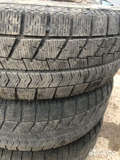 Bridgestone Blizzak VRX 215/65 R16