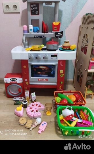 Детская кухня с посудой