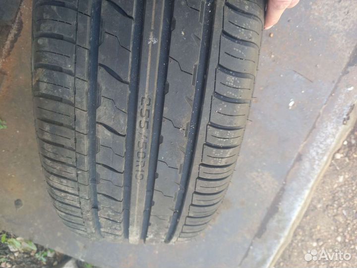 Royal Black Royal Performance 255/50 R19