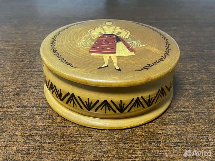 Лакированная шкатулка. Винтаж. Роспись. Балканы