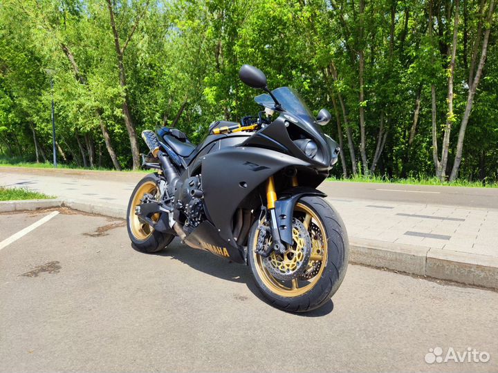 Yamaha YZF R1