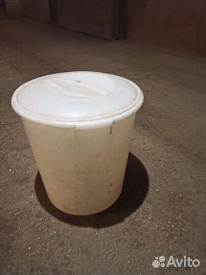 Емкость пластиковая бу 70 литров