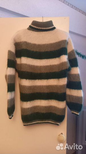 Свитер женский с шарфом (новые)